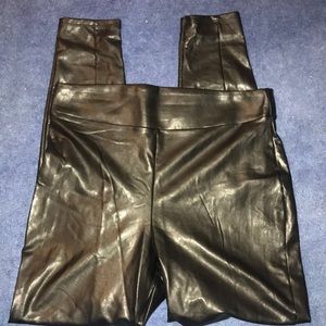 ✨ EXPRESS faux leather leggings✨
